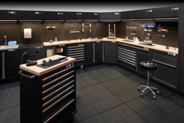 New range of workbenches and cabinets - black
